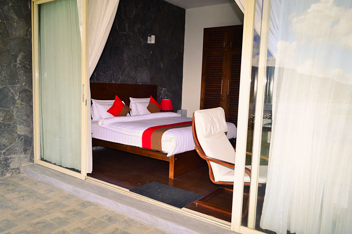 Deluxe Double Room (13)