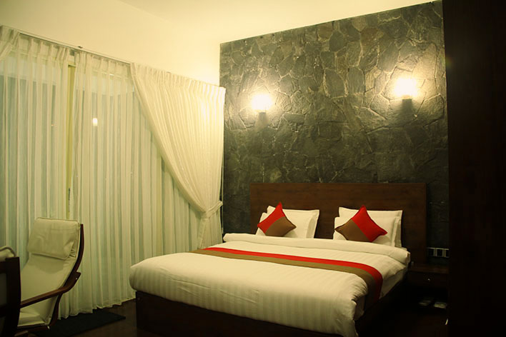 Deluxe Double Room (9)